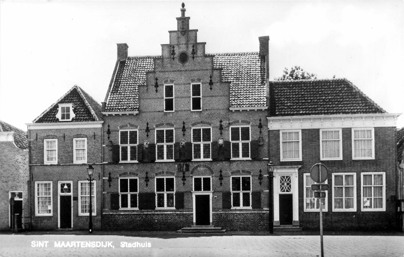 SINT MAARTENSDIJK, Stadhuis, oude ansichten uit Sint Maartensdijk